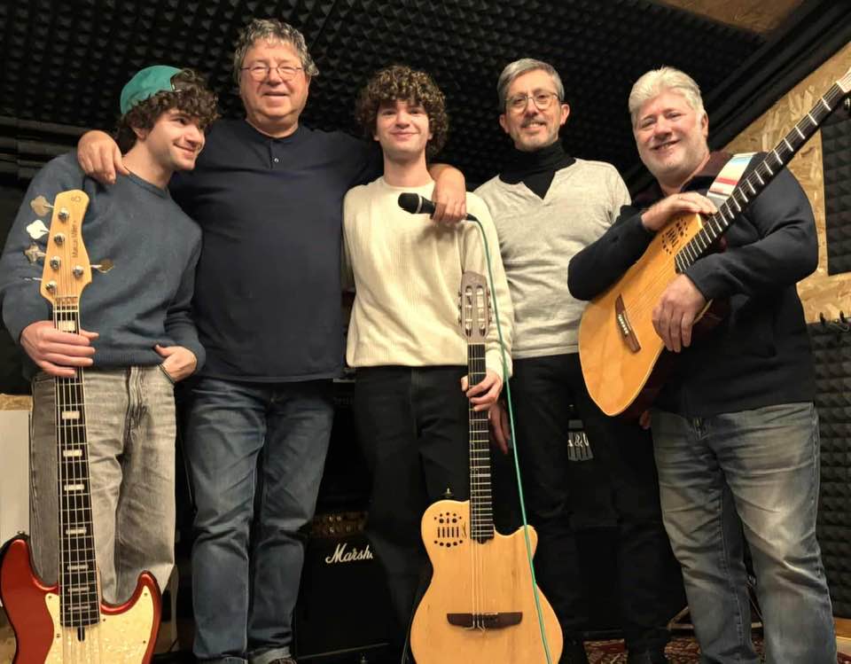 Max et Léo avec Alain Deruche, Arno Gardener et leur père Philippe Echevin dit Bigoude des BCBG